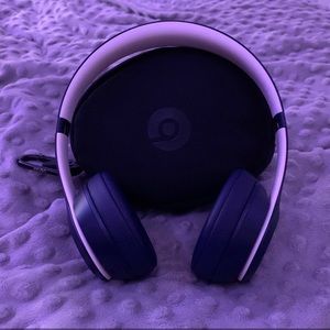 Beats Solo 3s 🎧 (Bluetooth)